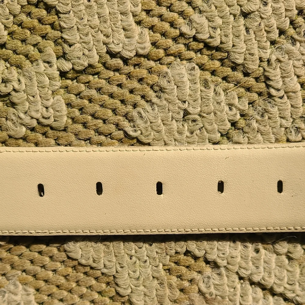 Vintage 1988 Liz‎ Claiborne Leather Cream Belt VTG Gold Buckle M